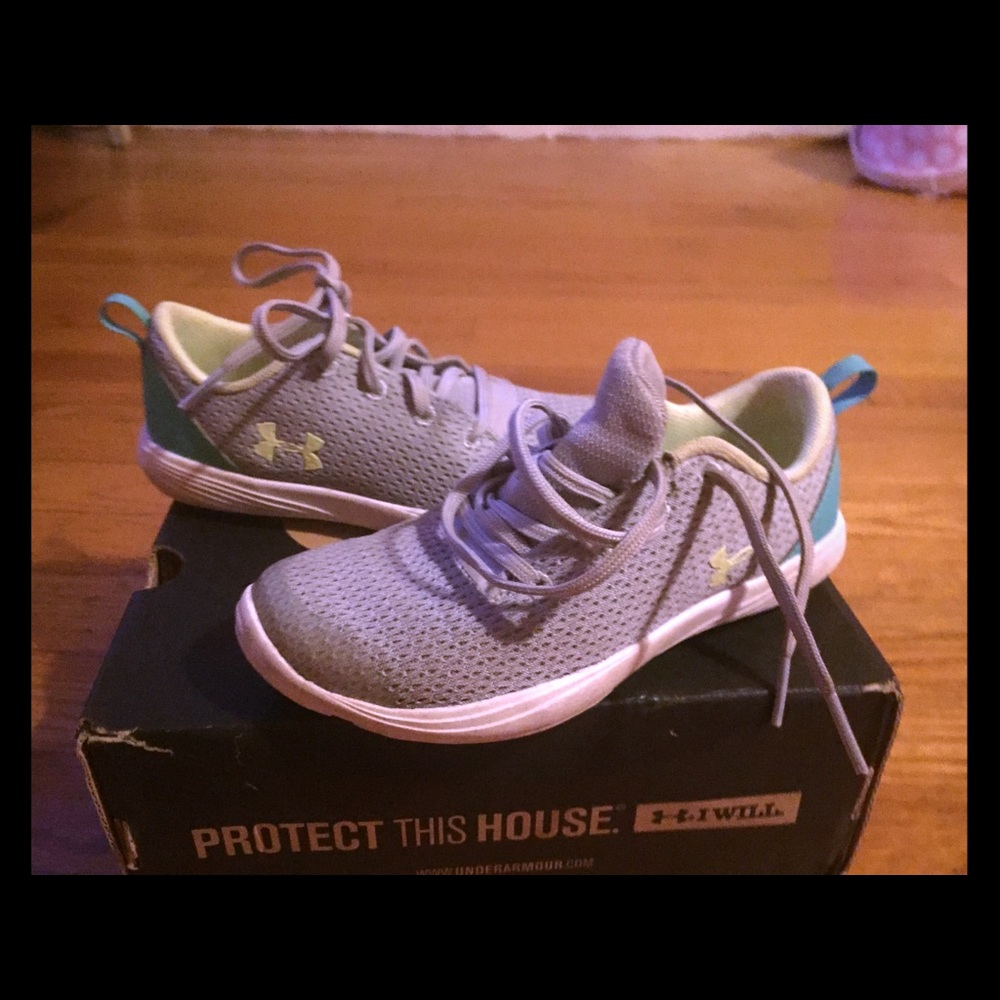 Little girls size 11 UA’s